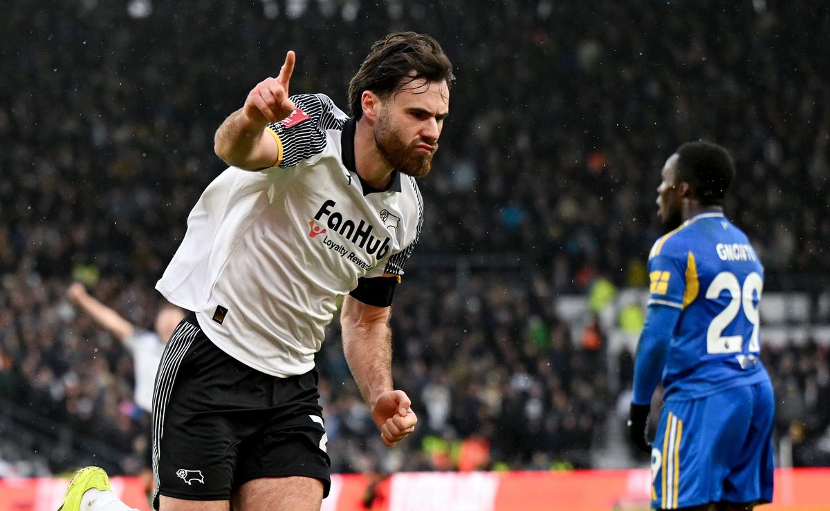 ¡No para! Ben Brereton es clave para darle agónico triunfo al Derby County