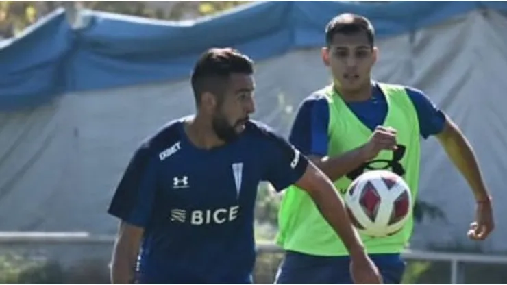 Mauricio Isla y la marca de Mateo Guerra en la Católica.
