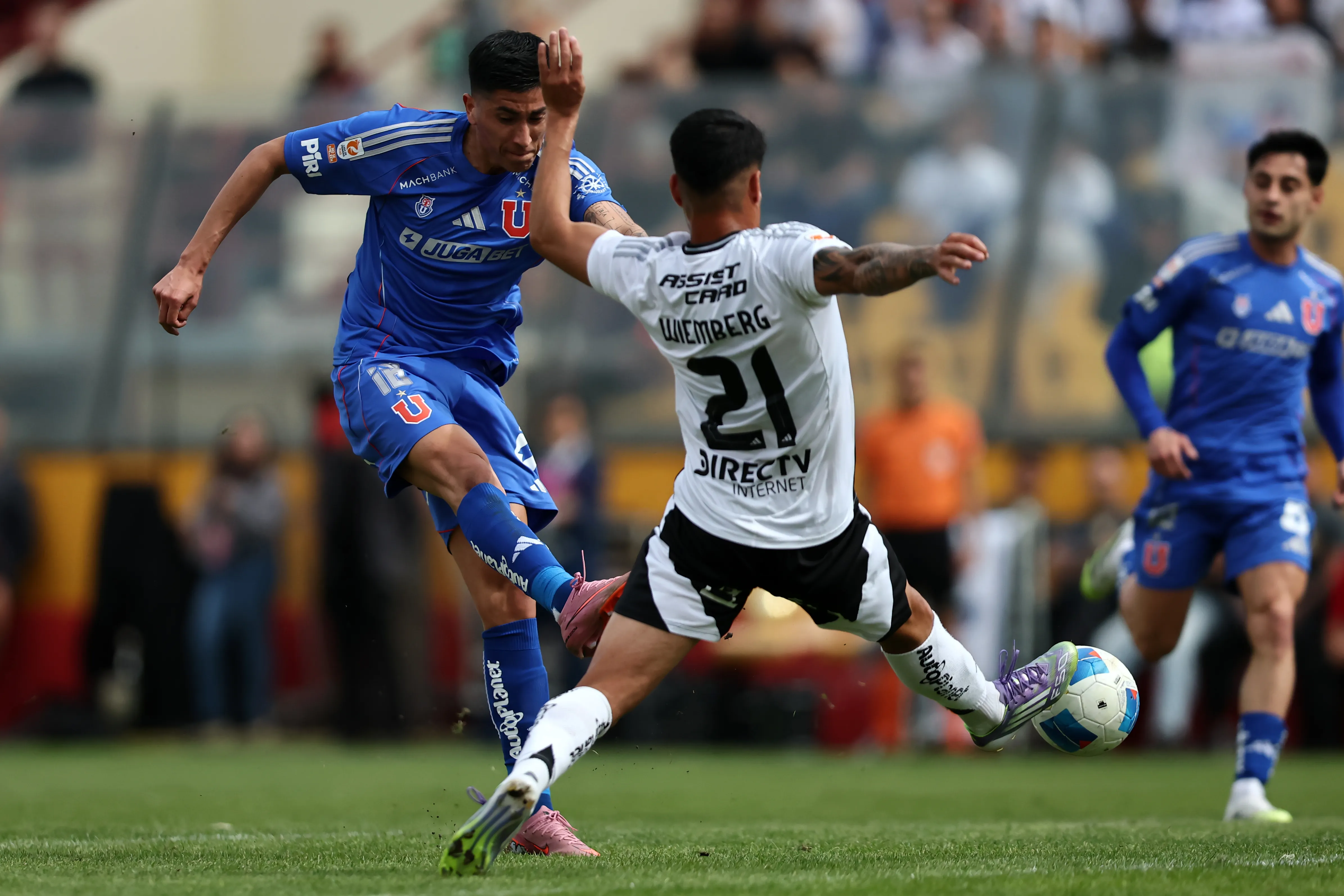 Con este derechazo, Matías Sepúlveda le anotó un golazo a Colo Colo en la Supercopa. (Javier Torres/Photosport).
