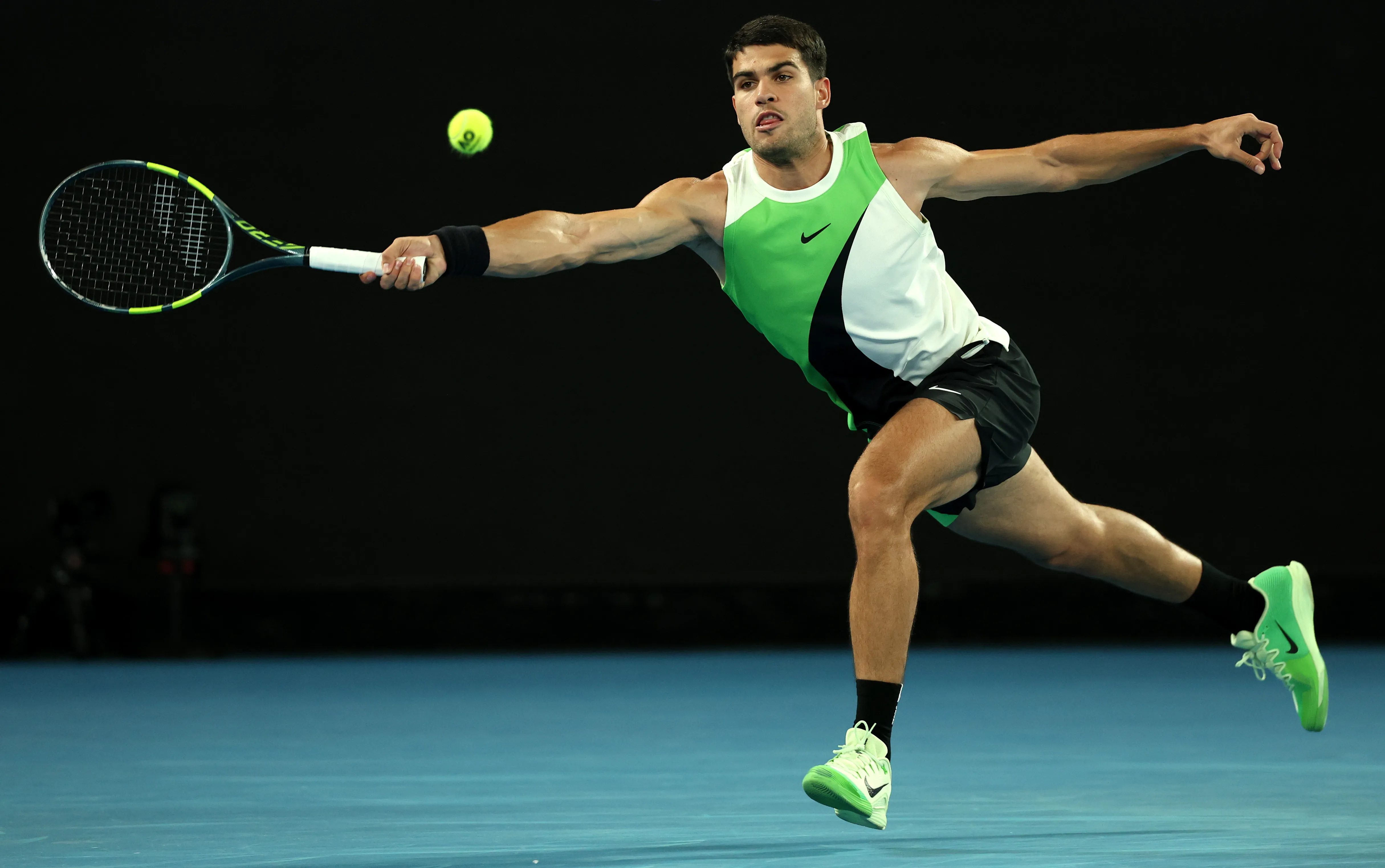 Carlos Alcaraz debutó de gran forma en Australia. (Photo by Clive Brunskill/Getty Images)