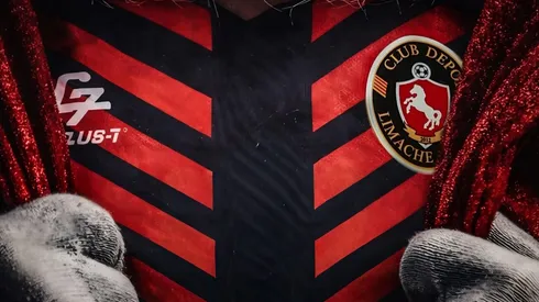 El conjunto 'tomatero' llamó la atención por una particular situación con respecto a su camiseta.
