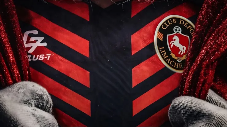 El conjunto 'tomatero' llamó la atención por una particular situación con respecto a su camiseta.