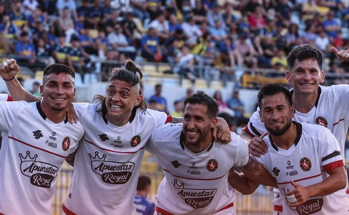 ¡Se supo todo! La razón que obligó a Limache a jugar con camiseta de otra marca vs. Everton