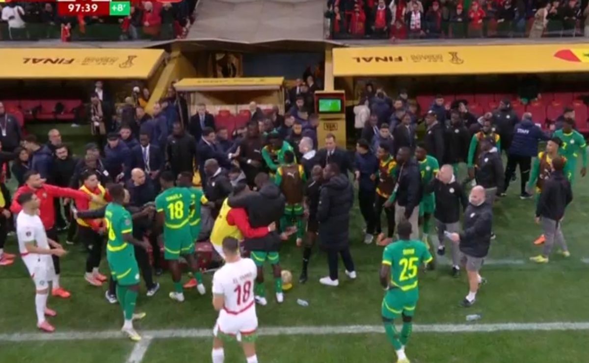 Escándalo en final de Copa Africana: Senegal abandona y le gana la Final a Marruecos