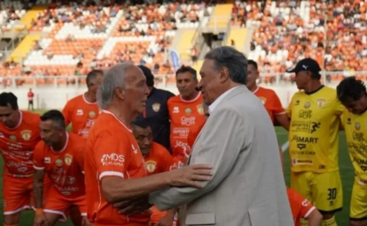 Elías Figueroa apoya a Cobreloa desde Calama