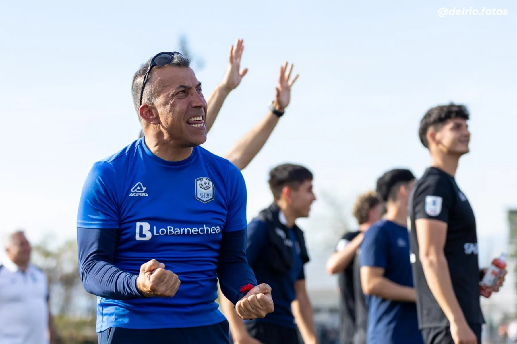 Cucho celebrando victoria con su club (Foto: DelRio.Fotos)