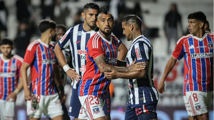 Arturo Vidal podría perder su lugar en la línea de tres de Colo Colo.