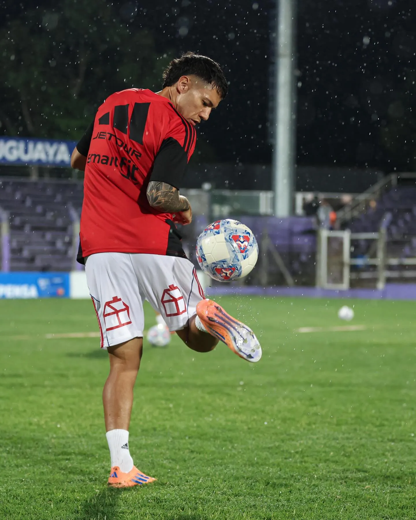 Matías Fernández fue titular en los dos amistosos formales que jugó Colo Colo en Uruguay. (Foto: Colo Colo).