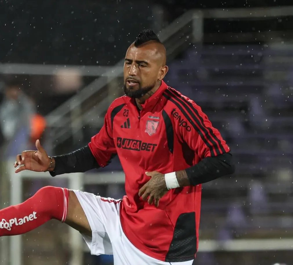 Vidal está jugando de líbero en Colo Colo