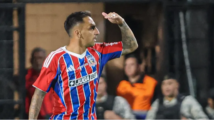 Javier Correa volvió a celebrar en Colo Colo.