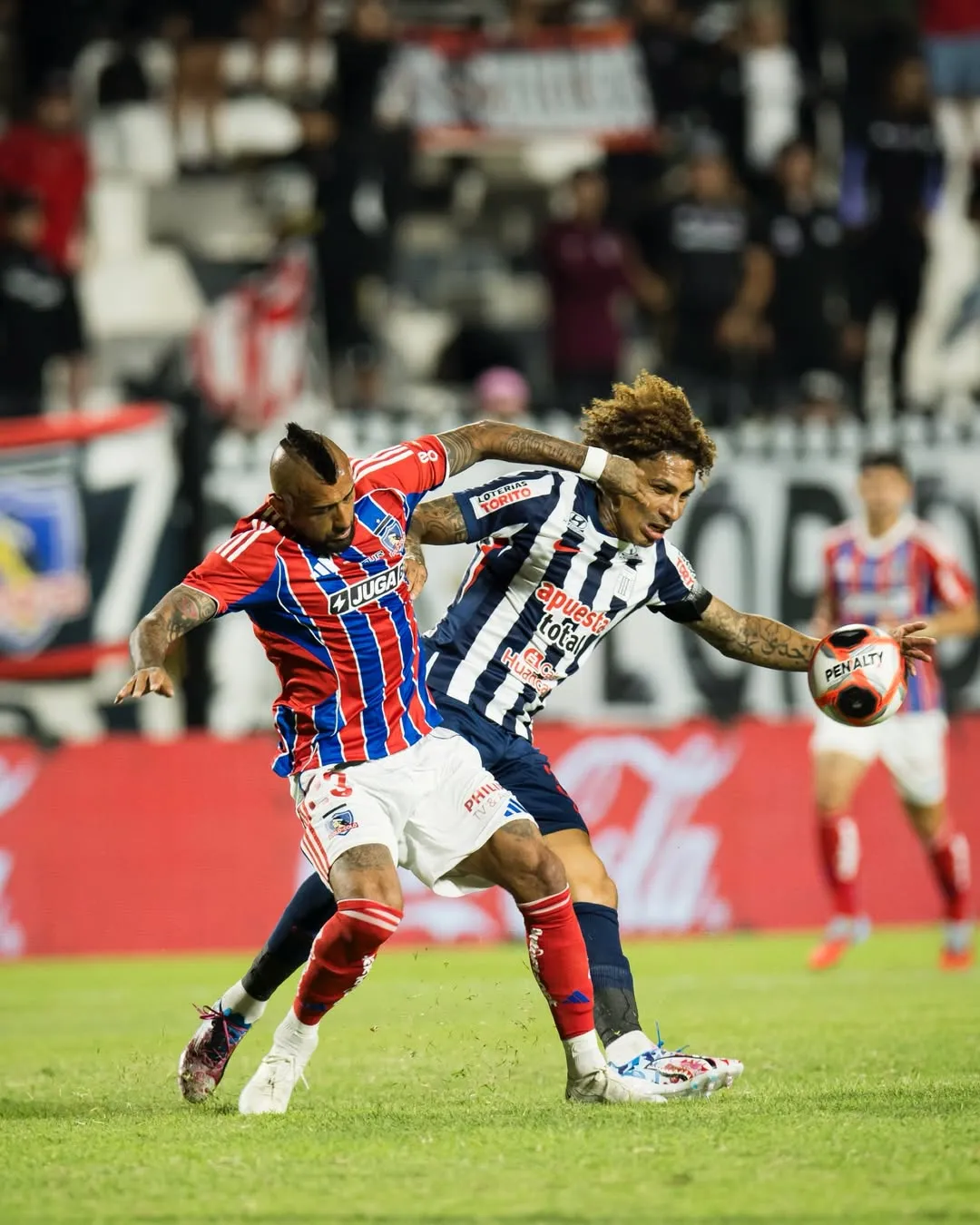 Colo Colo perdió 3-2 con Alianza Lima. Arturo Vidal jugó nuevamente como defensa central