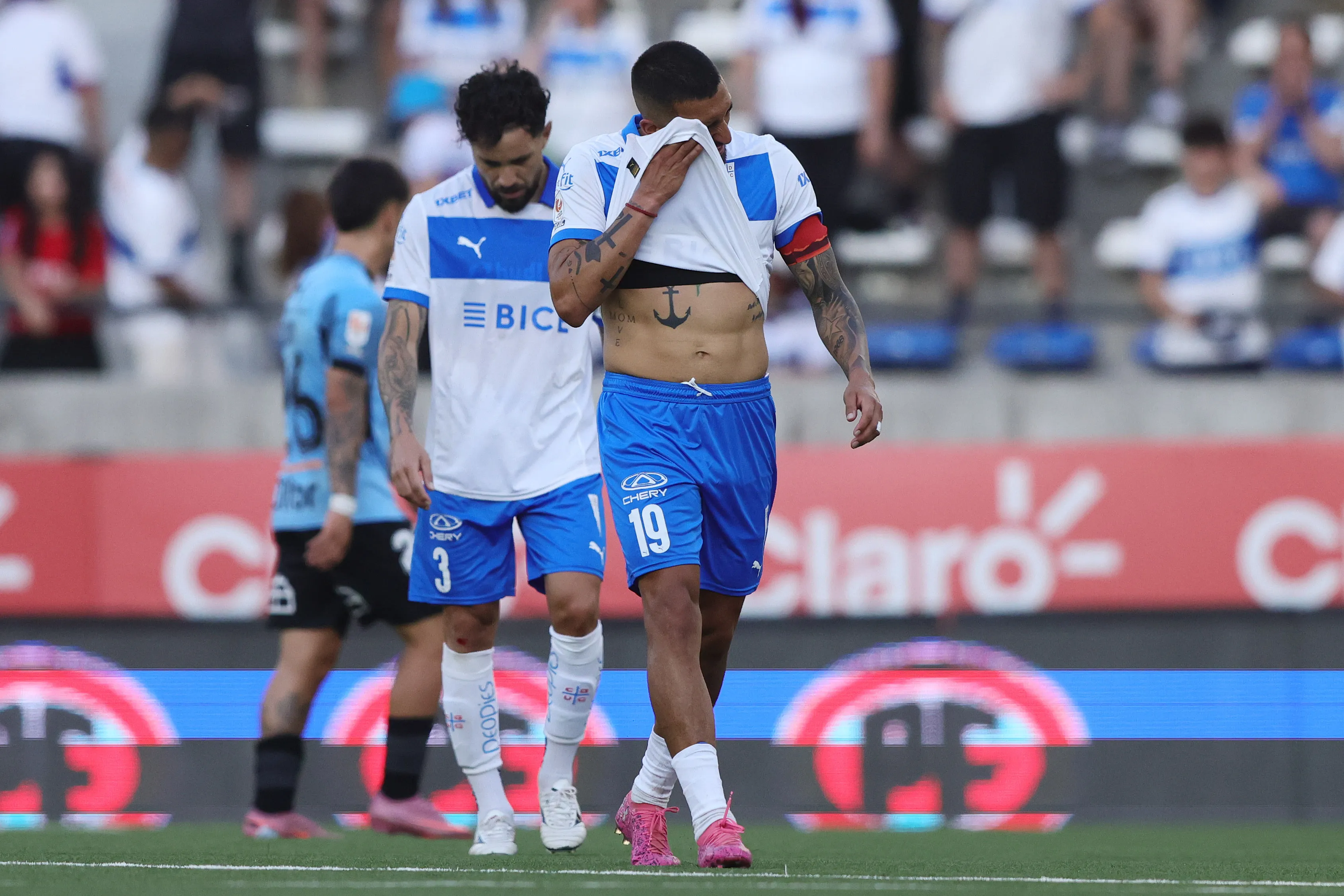 Branco Ampuero y Eugenio Mena son duda para enfrentar a Huachipato en el inicio de la Supercopa.Foto:  Felipe Zanca/Photosport