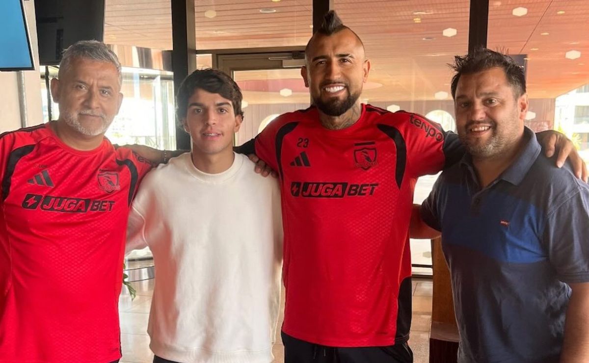 La nueva vida de Gustavo Biscayzacú: de ser goleador y campeón con Colo Colo, a liderar histórica campaña solidaria