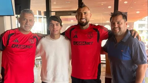 El "Grillo" junto con su hijo compartieron con Arturo Vidal
