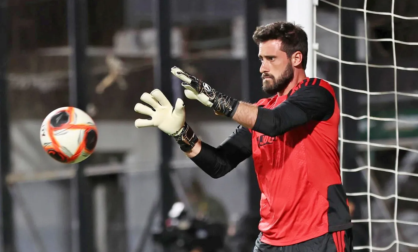 Ortiz quiere competencia para Fernando de Paul en el arco del Cacique. | Foto: Colo Colo.