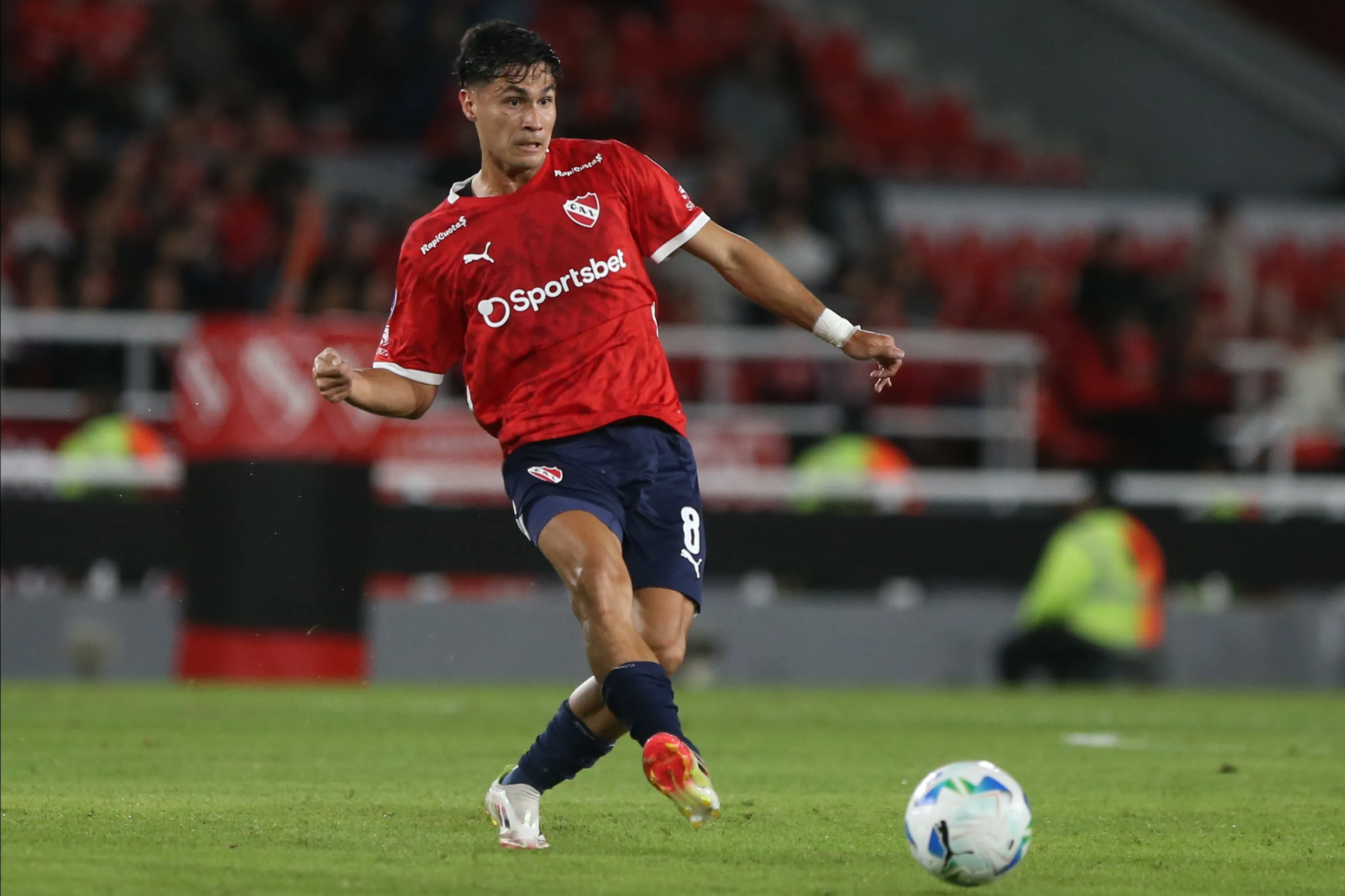 Pablo Galdames disputó 33 partidos en Independiente: marcó cuatro goles y regaló dos asistencias. (Daniel Jayo/Getty Images).