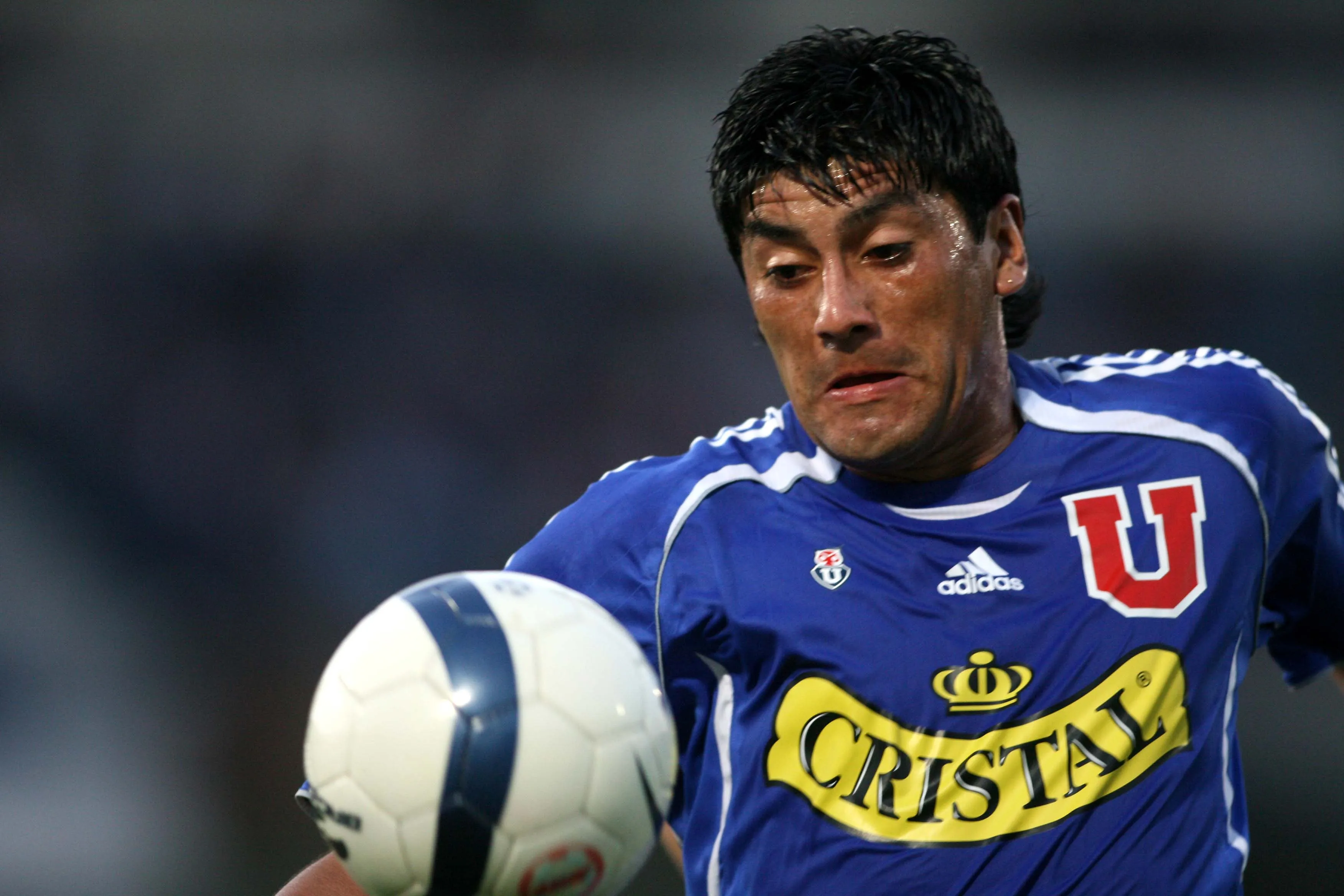 Cristián Canío en acción por Universidad de Chile. (ANDRES PINA/PHOTOSPORT).