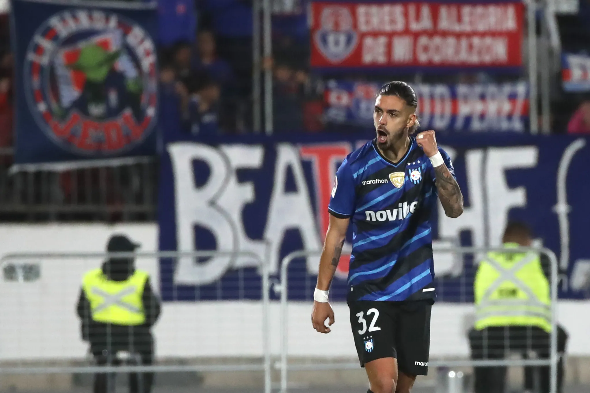 Vecino anotándole a la U /Photosport