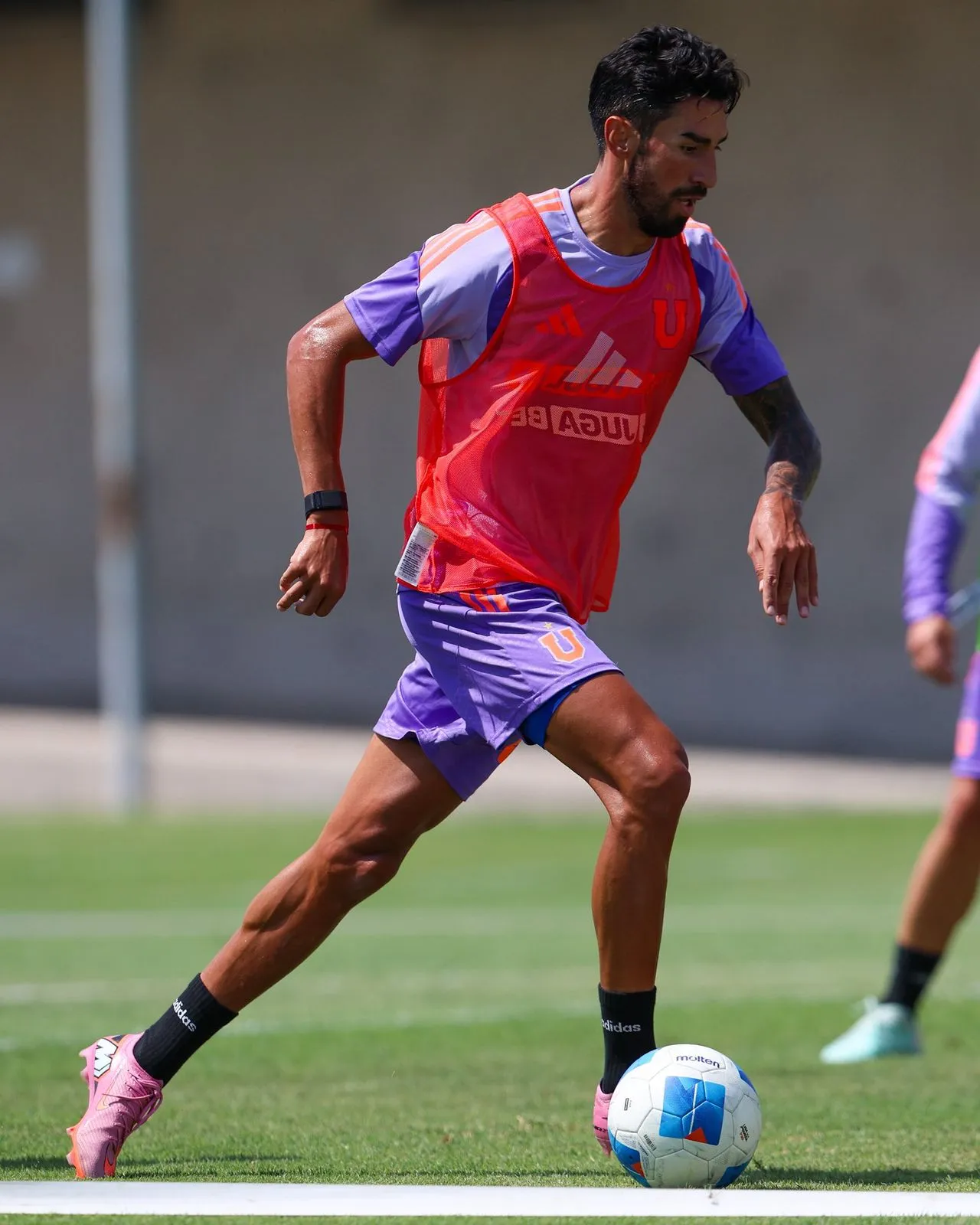 Juan Martín Lucero se unió de inmediato a los trabajos de fútbol de la U. Foto: U de Chile.
