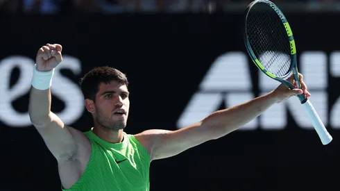 Carlos Alcaraz sigue sin perder un set en Australia.
