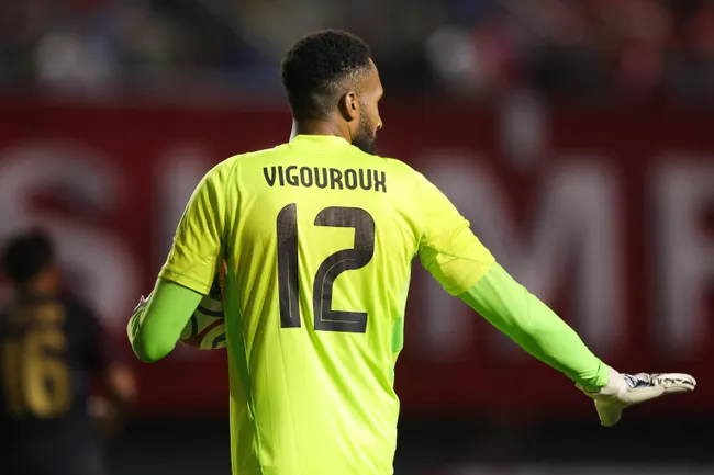 Lawrence Vigouroux recibió respaldo de Jaime Bravo. (Felipe Zanca/Photosport).