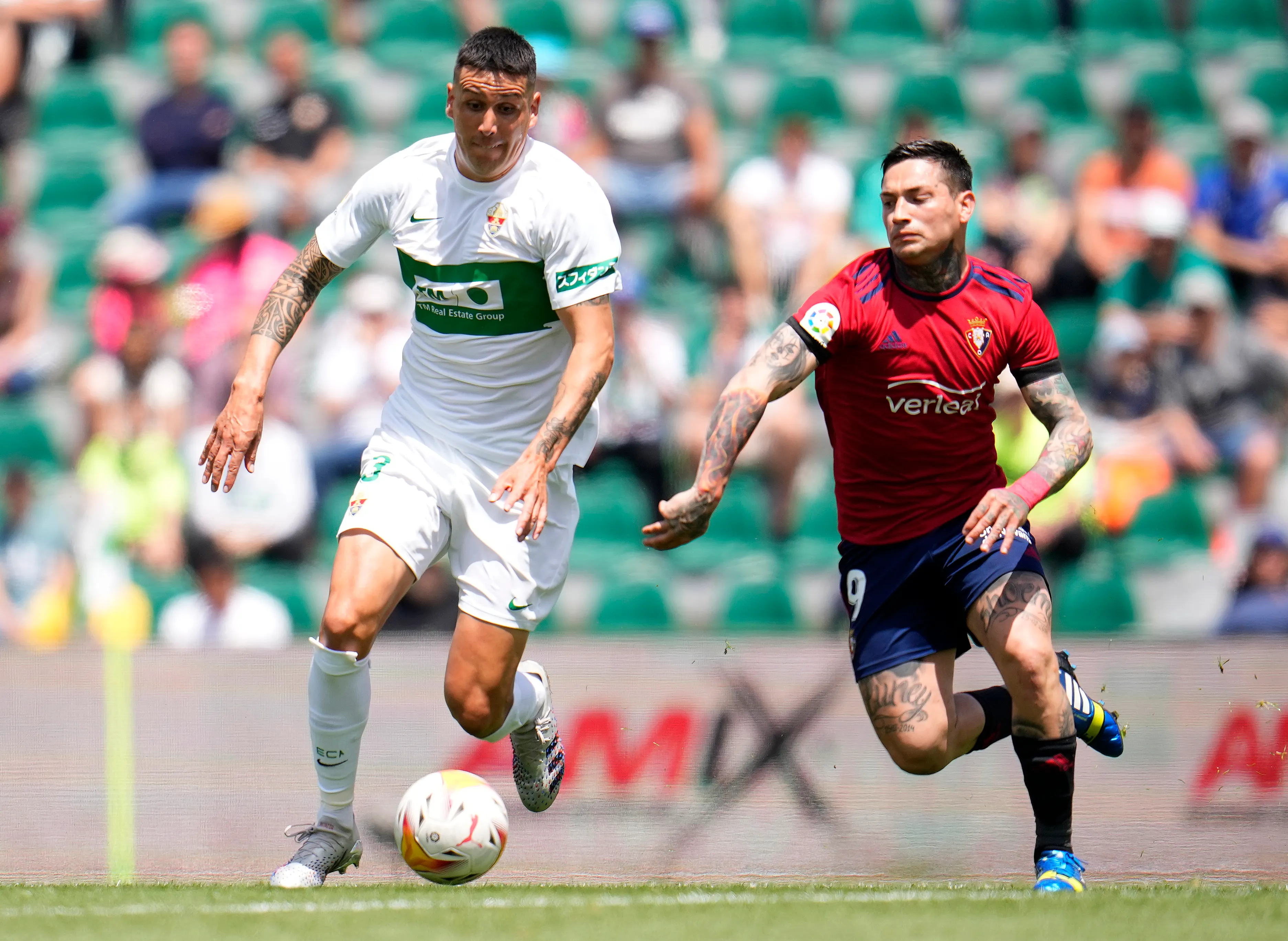 Enzo Roco ante el argentino Chimy Ávila en 2022. (Aitor Alcalde/Getty Images).
