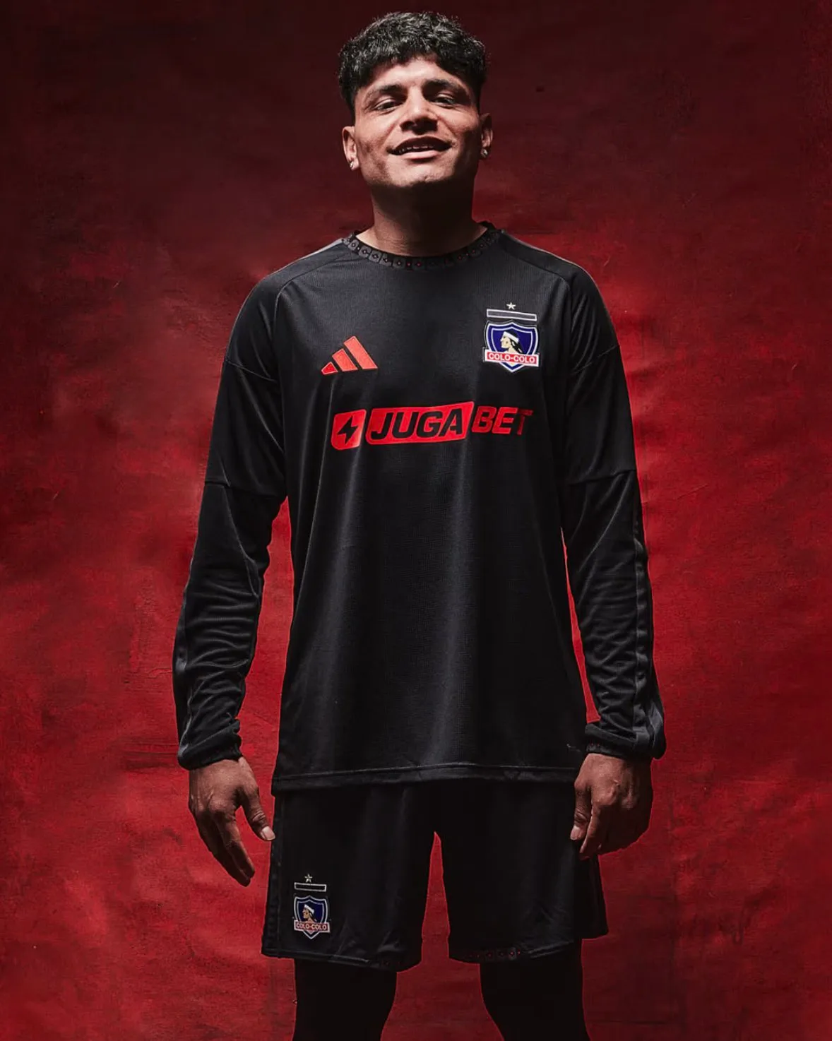 Así es la camiseta manga larga de Colo Colo