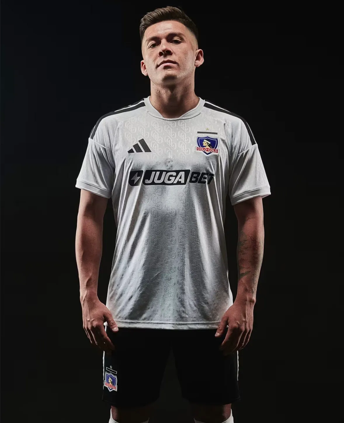 El modelo de camiseta de local de Colo Colo para este 2026