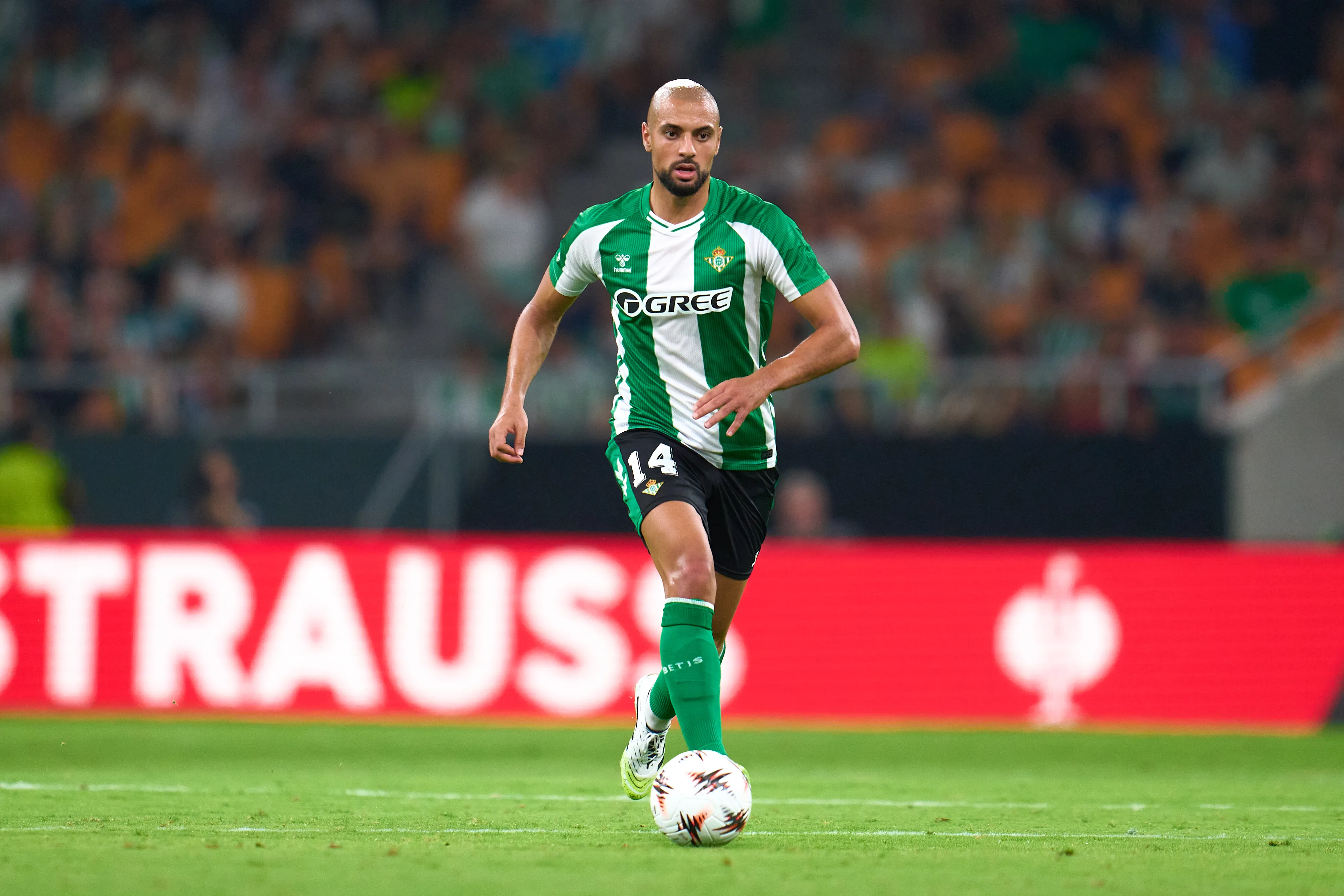 Sofyan Amrabat será operado de su tobillo y estará varias semanas fuera