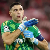 Tras portazo del M. United y Chelsea: El gigante de Europa que busca al Dibu Martínez