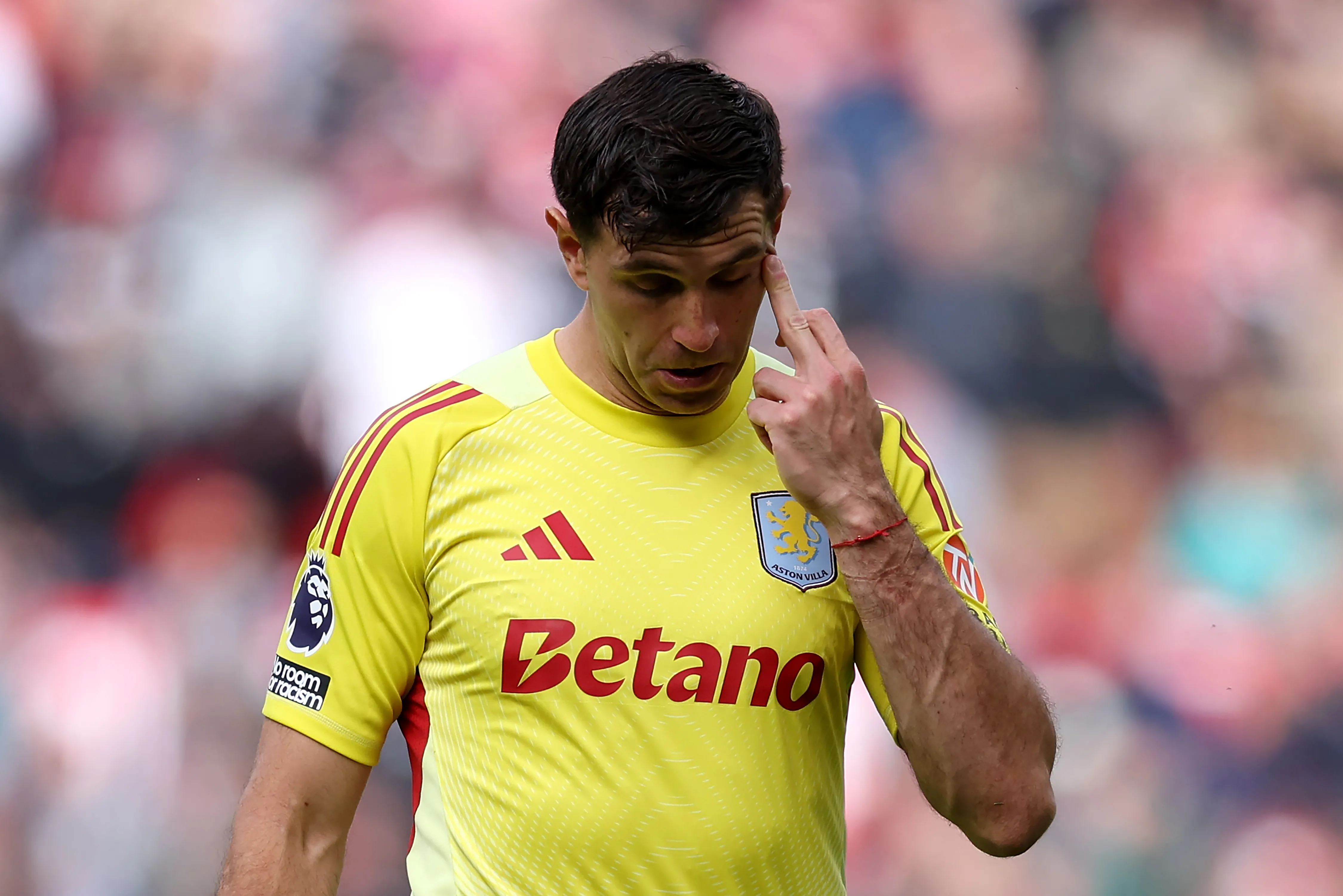Dibu Martínez podría cambiar de club en las próximas horas. (Photo by Alex Livesey/Getty Images)
