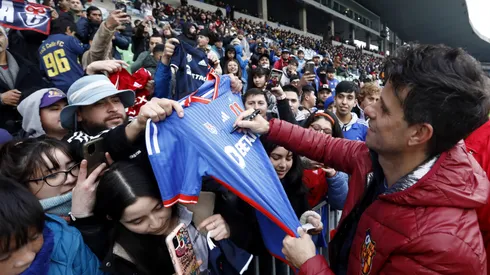 Diego Rivarola compartiendo con hinchas de la U en Concepción,