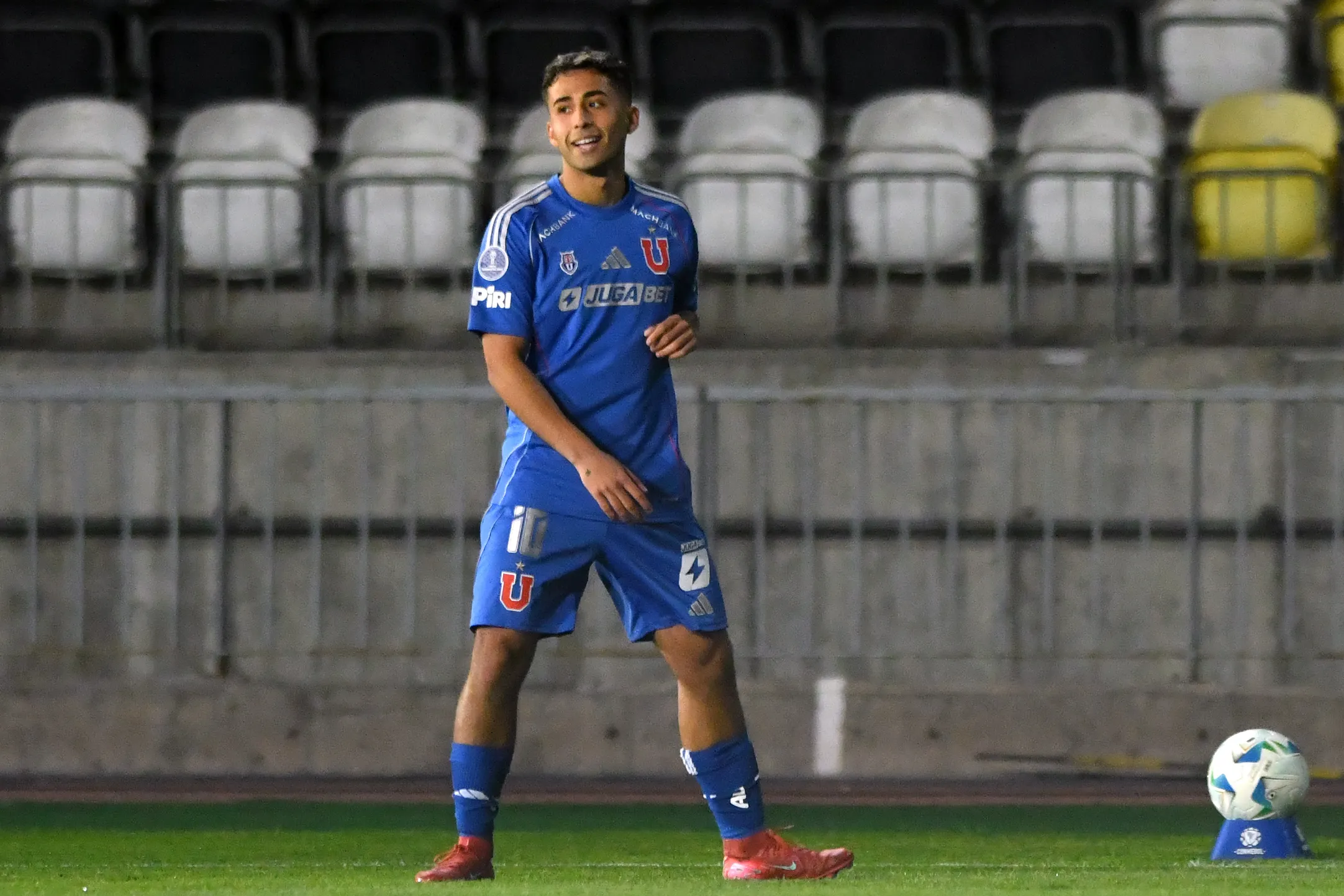 Lucas Assadi quiere seguir en la U a la espera de nuevas propuestas. Foto: Alejandro Pizarro Ubilla/Photosport