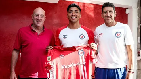 Brayan Cortés tiene difícil momento en su debut