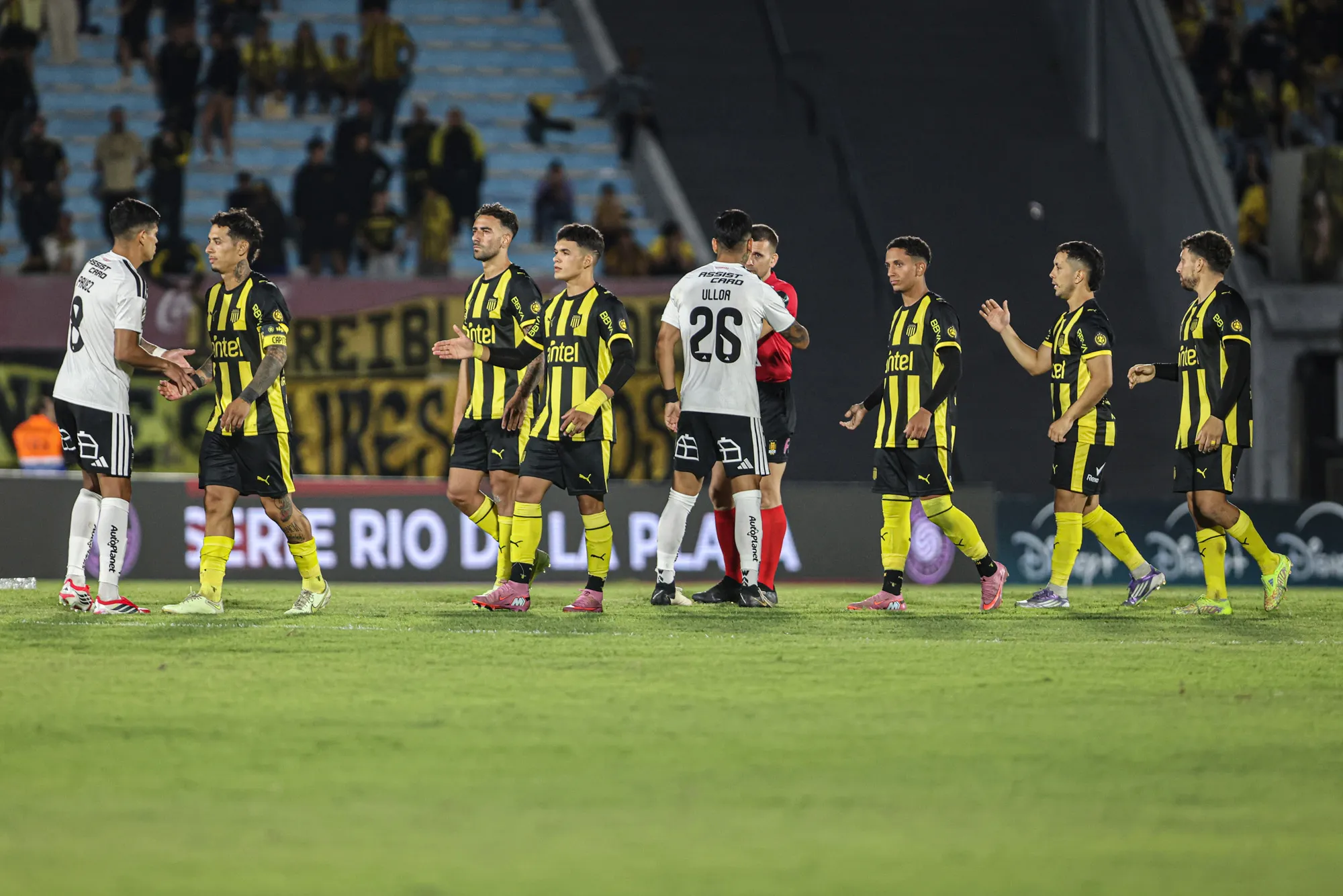 Show en los penales del Peñarol contra Colo Colo.