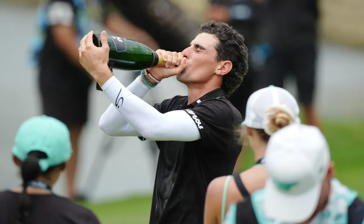 Joaquín Niemann entre los 100 deportistas mejor pagados Joaquín Niemann entre los 100 deportistas mejor pagados