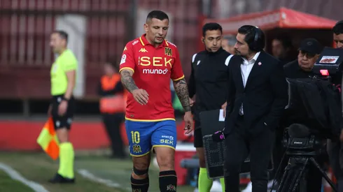 Siguen los dardos del argentino.
