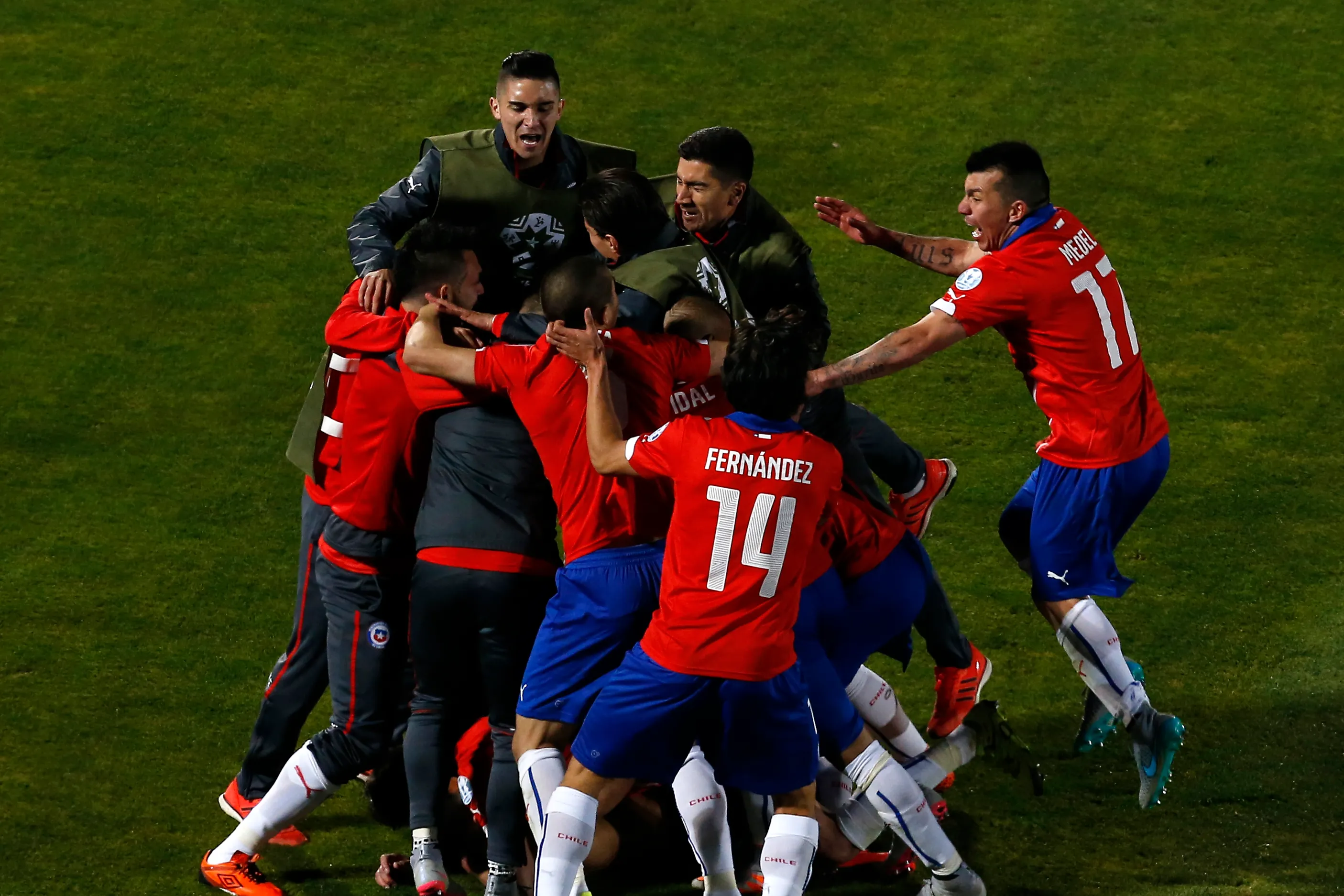 Gary Medel tiene dos títulos con Chile, pero ninguno a nivel de clubes. Imagen: Photosport