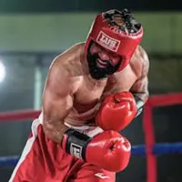 Campeón con Universidad de Chile hoy se dedica al boxeo y al canto