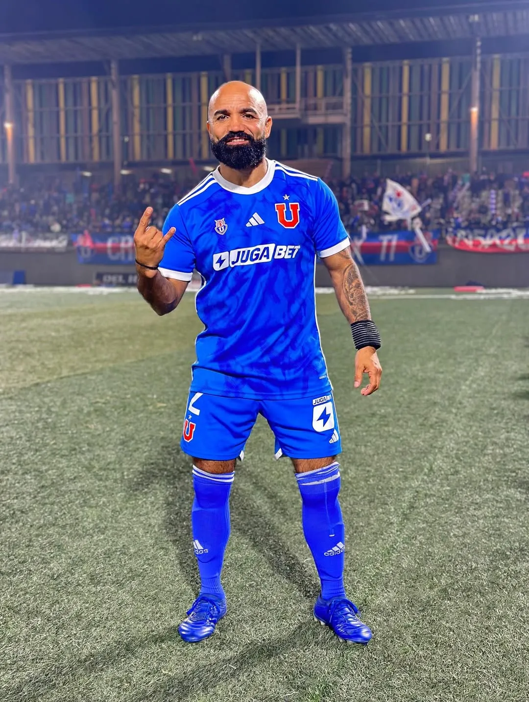 Caté Ibarra vistiendo los colores de sus amores