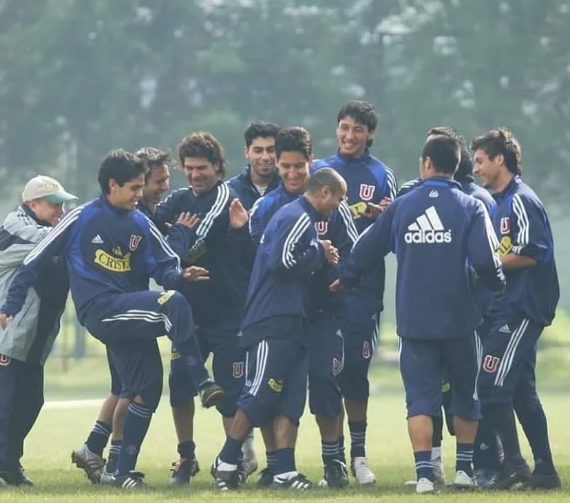 Manuel Ibarra junto a sus compañeros en la U