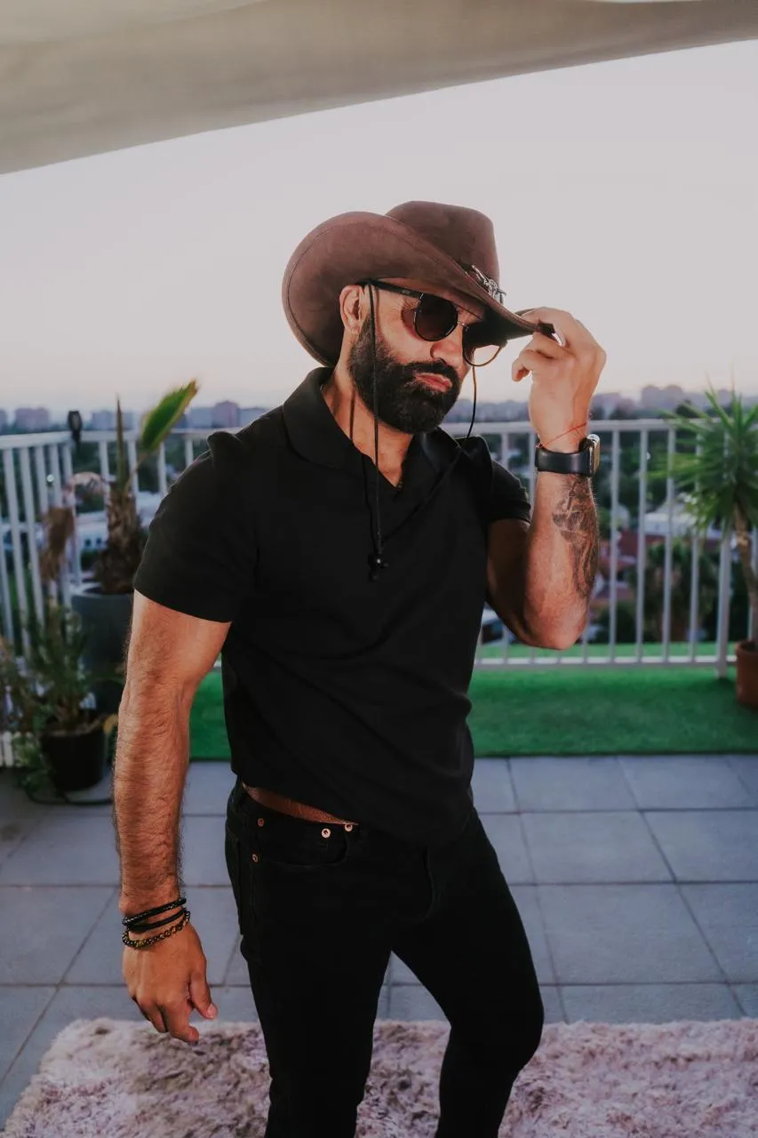 Look de Caté hoy como cantante