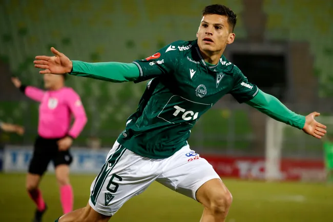 Santiago Wanderers hizo un negocio redondo al vender a Lucas Cepeda a Colo Colo. | Foto: Photosport.