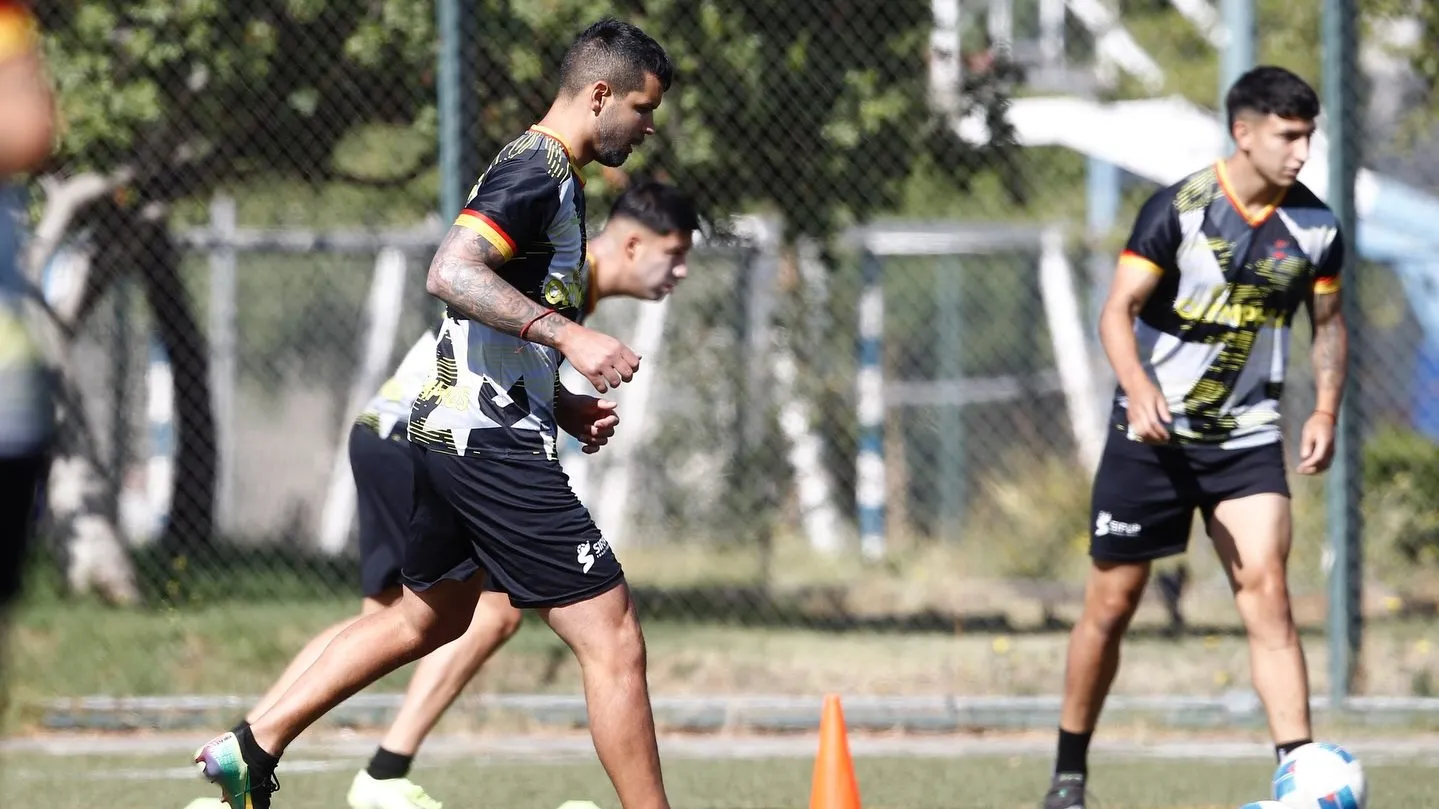 Sigue buscando equipo el defensor.