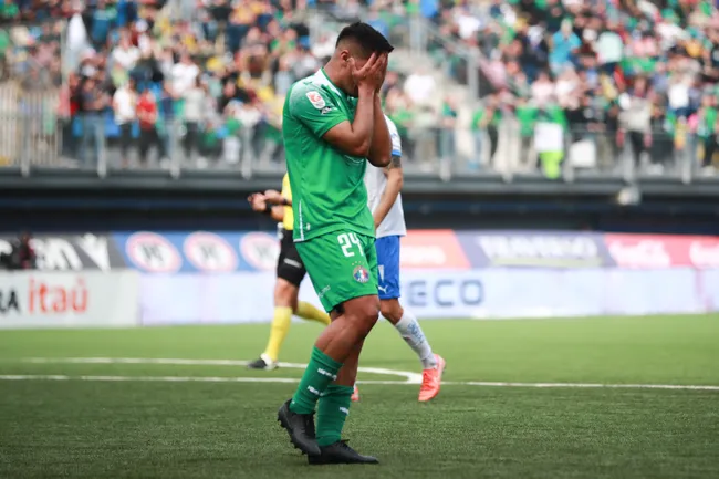 Nicolás Orellana pasó por el quirófano por una lesión de la rodilla. (Felipe Zanca/Photosport).