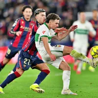 Lejos de Europa y con golazo de chilena: Así recibe Elche a Cepeda