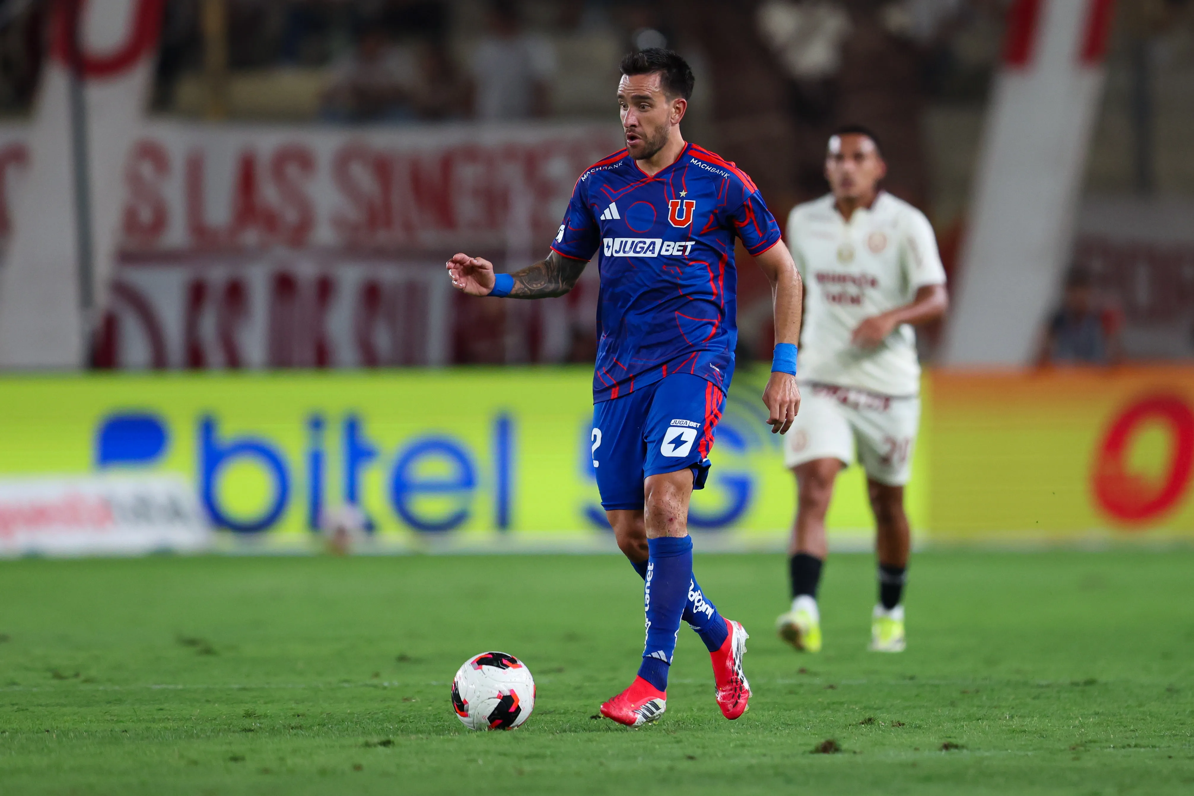 Matías Zaldivia en la derrota de la U en Lima. Foto: U de Chile