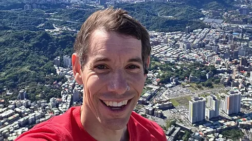 Alex Honnold en la punta del Taipei 101