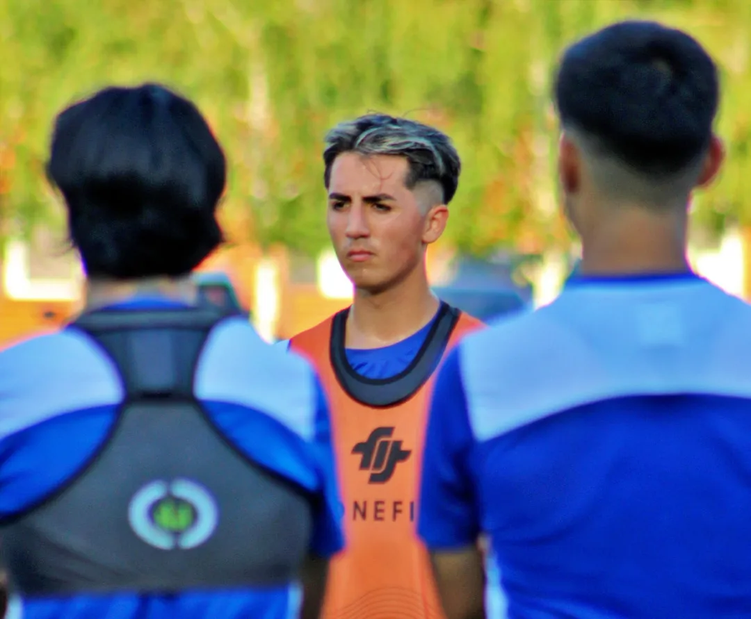 Diego Plaza seguirá su carrera en la Primera B tras terminar su contrato en Colo Colo. | Foto: Deportes Santa Cruz.