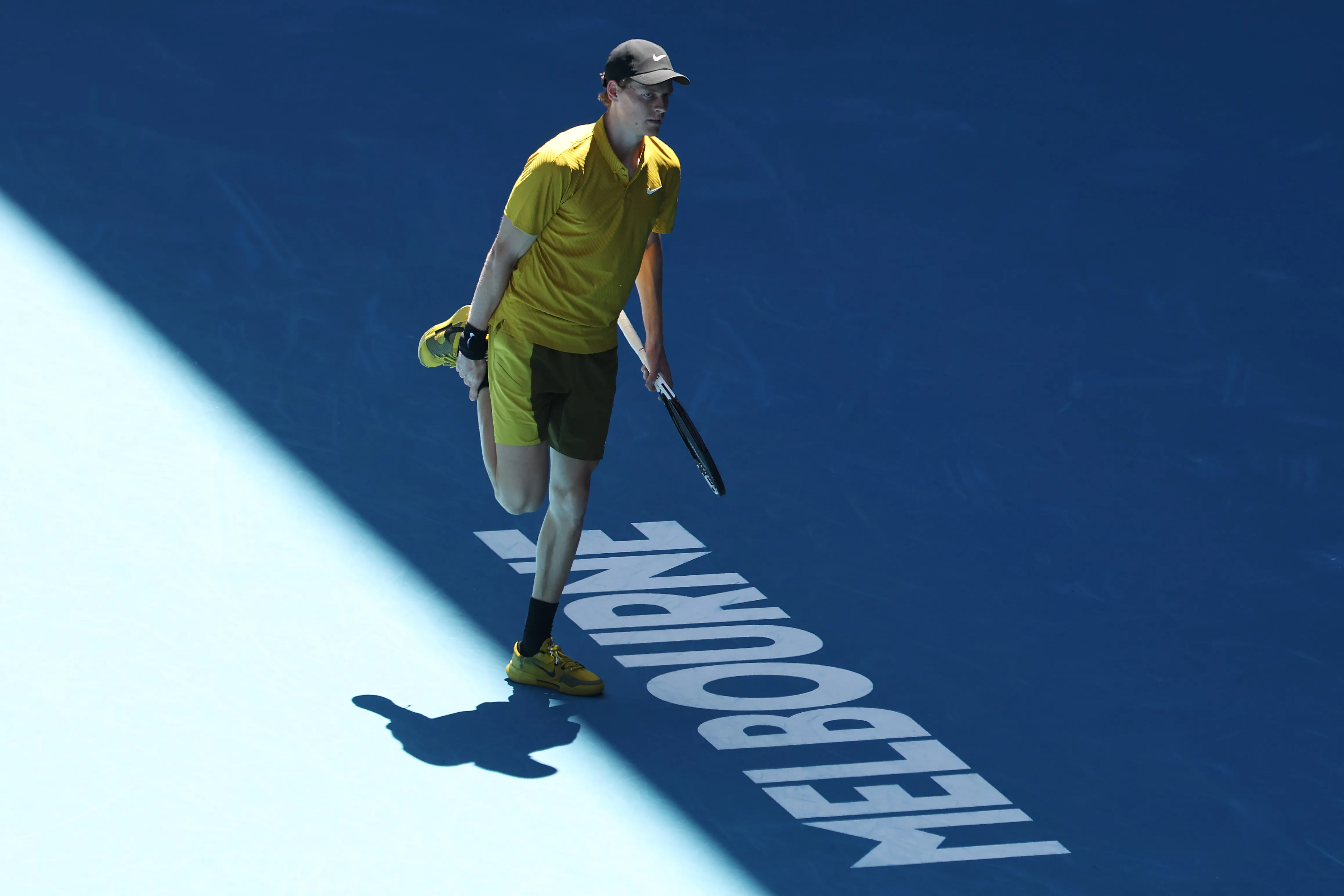 Jannik Sinner padeció con el calor de Australia. (Photo by Cameron Spencer/Getty Images)